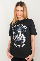 Camiseta Unissex Preta Coffe is my Potion